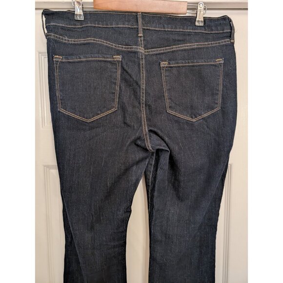 OLD NAVY Bootcut Curvy Mid-Rise Jeans - Picture 6 of 9